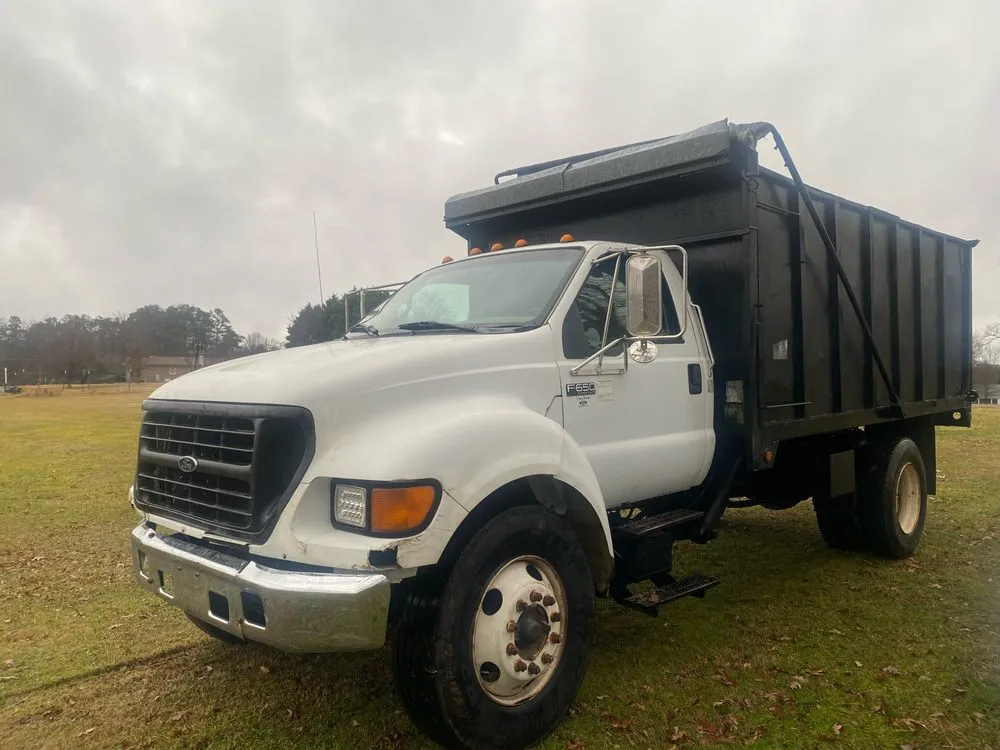 Local yard cleanup service experts serving Greensboro, NC - Dump Dynasty Hauling
