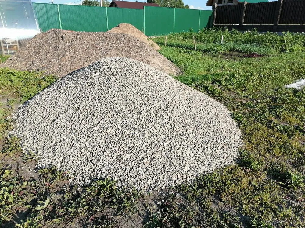 Reliable garden landscaping experts serving Rancho Cordova, CA - Dump Truck 916