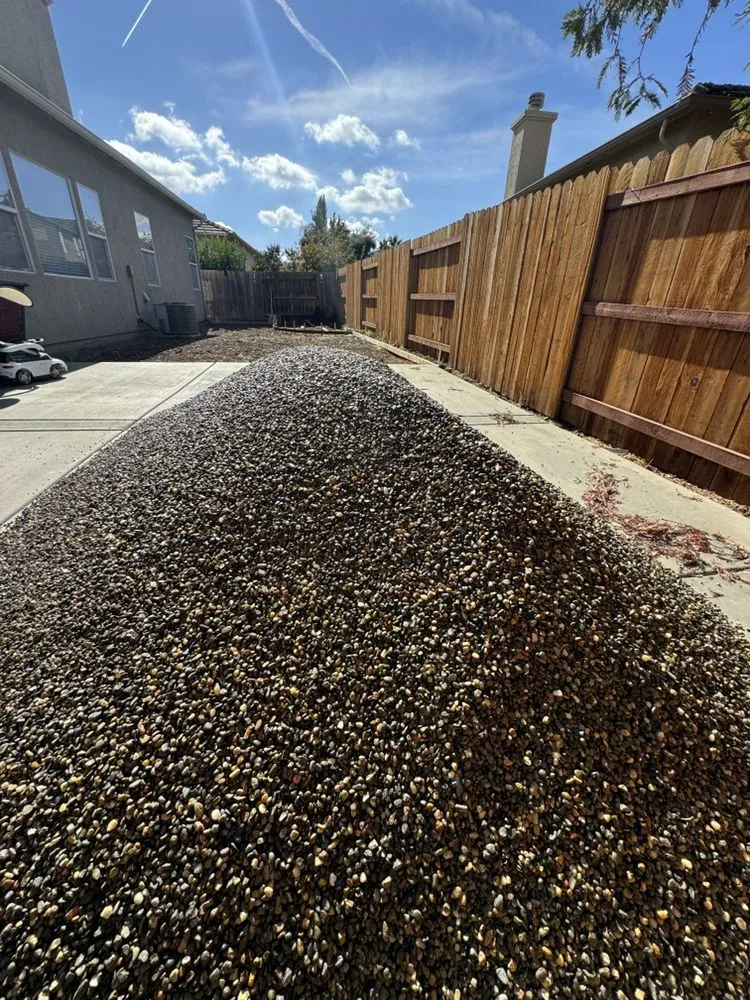 Reliable yard maintenance in Rancho Cordova, CA - Dump Truck 916