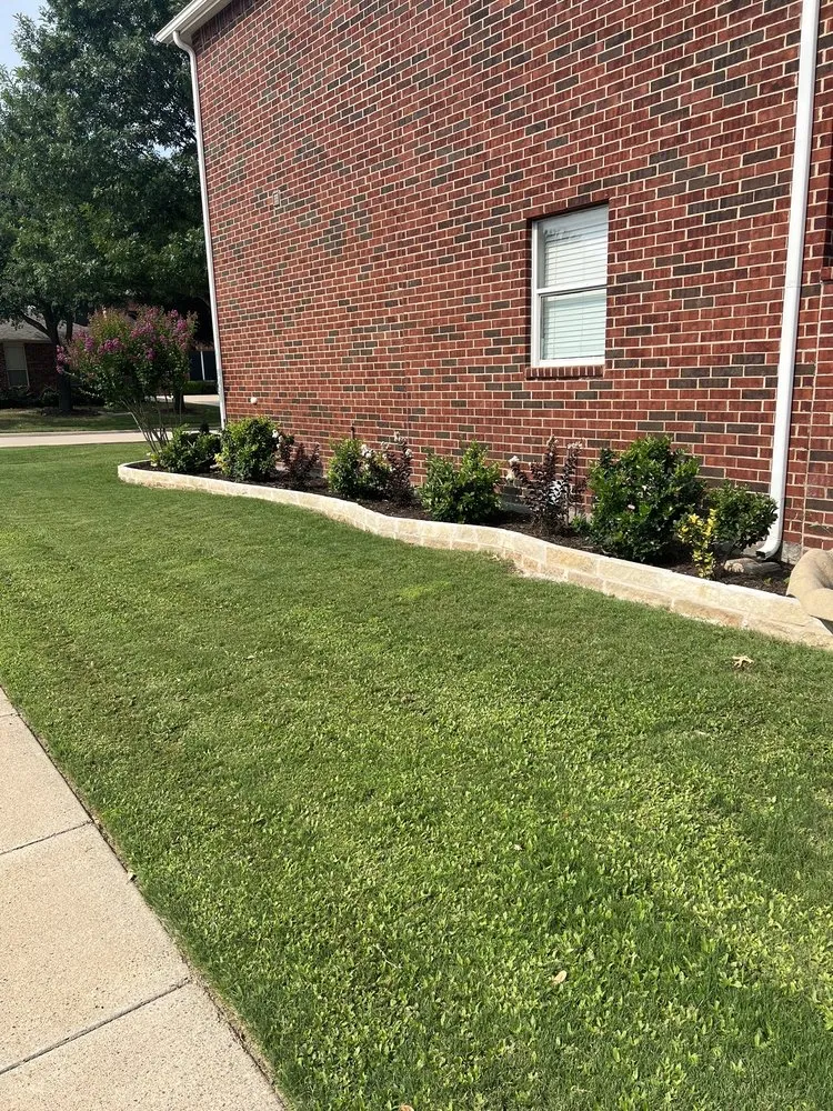 Affordable yard maintenance for homes in LEWISVILLE, TX by Duncan Tree & Landscape