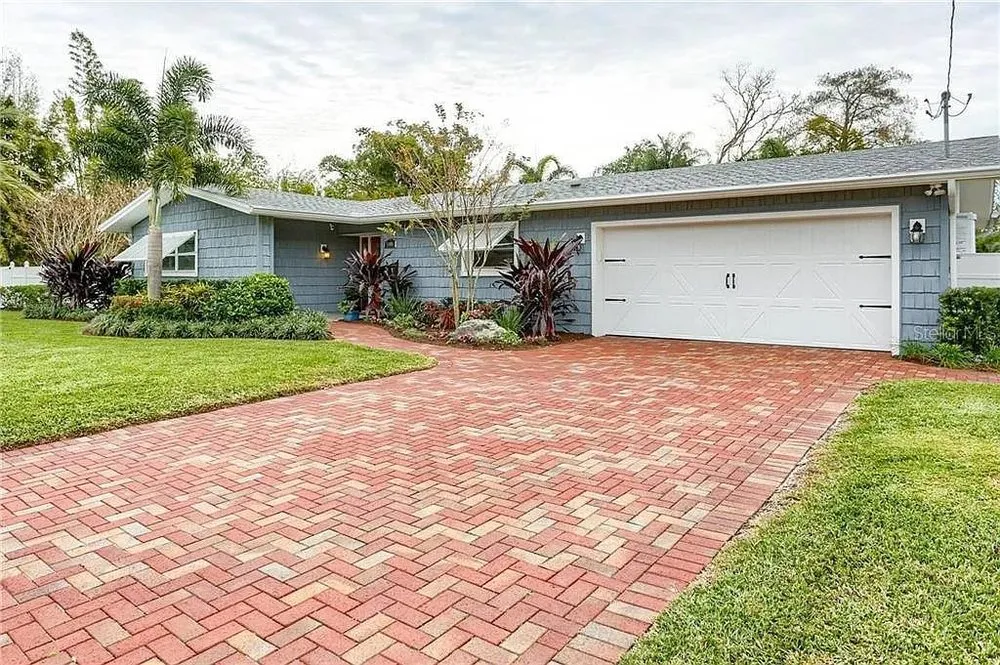 Reliable lawn mowing service experts serving Dunedin, FL - Dunedin Lawn Pros