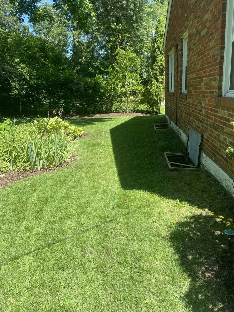 Custom lawn mowing service in University City, MO - Dunn-Wright Lawn Care