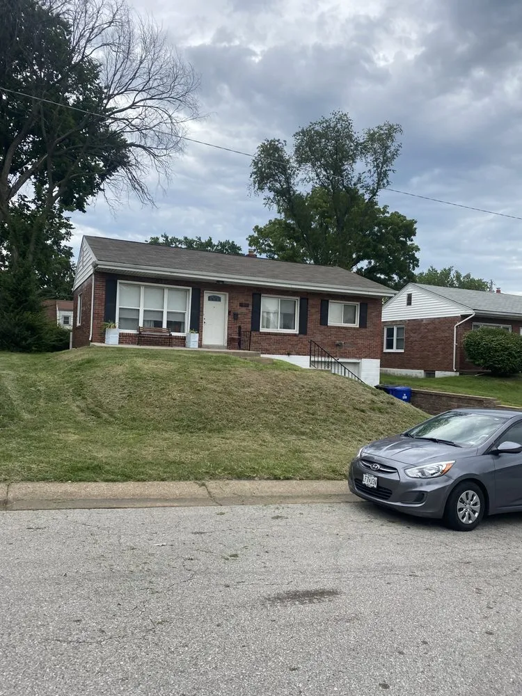 Custom lawn mowing service in University City, MO by Dunn-Wright Lawn Care