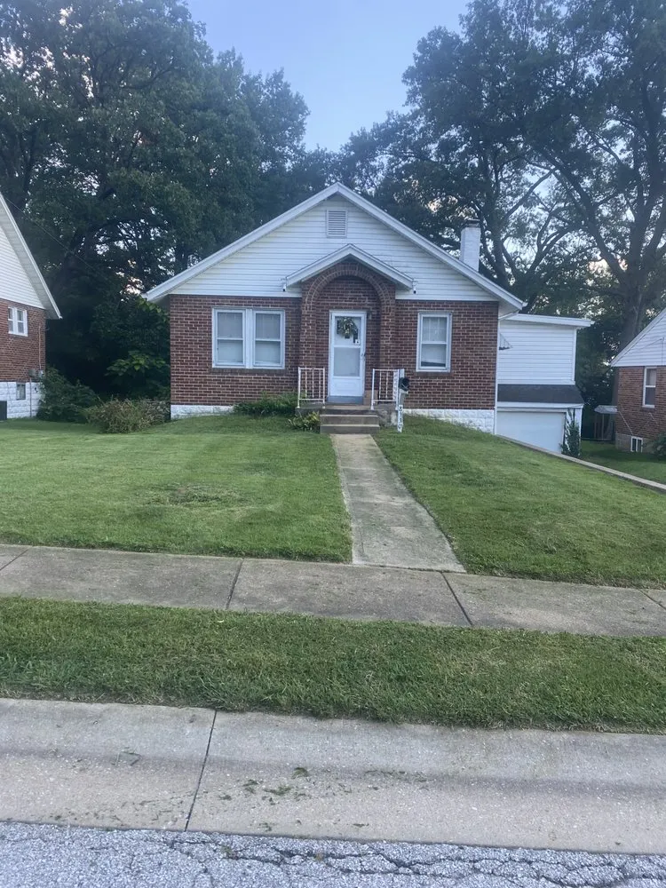 Custom lawn care service in University City, MO - Dunn-Wright Lawn Care