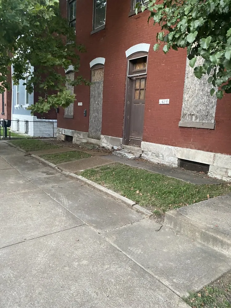 Custom residential landscaping in University City, MO by Dunn-Wright Lawn Care