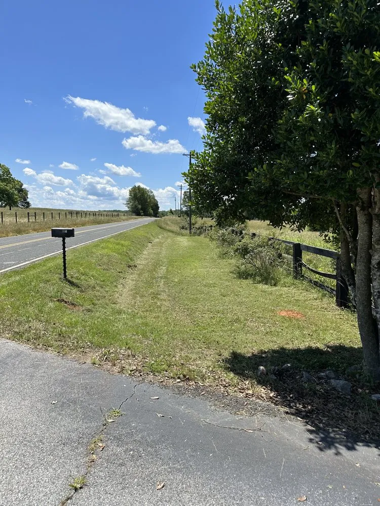 Custom lawn care service experts serving Spartanburg, SC - Dunnaway's Lawn Care