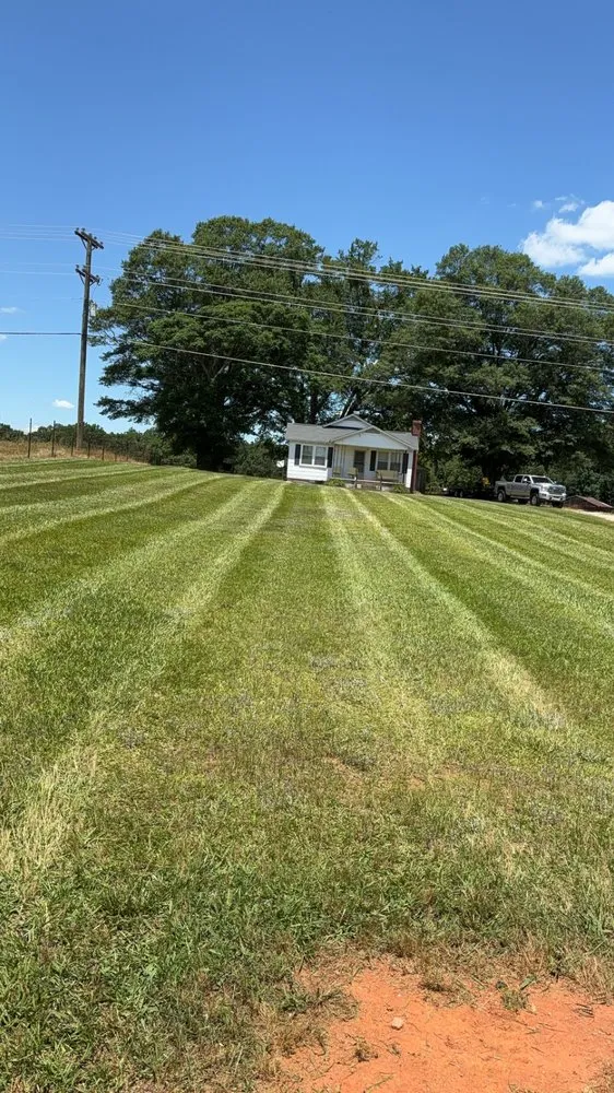 Top-rated yard maintenance with custom design in Anderson, SC by Dunn’s Landscaping