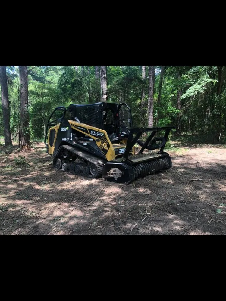 Professional residential landscaping in Flint, TX by DunRite Mulching
