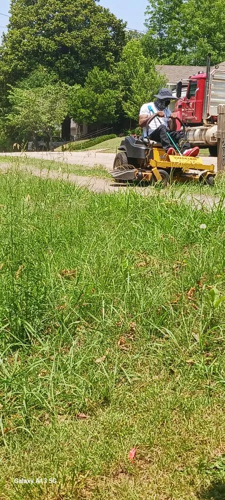 Top-rated residential landscaping experts serving Lanett, AL - Dunson's Residential and Commercial Kleanin