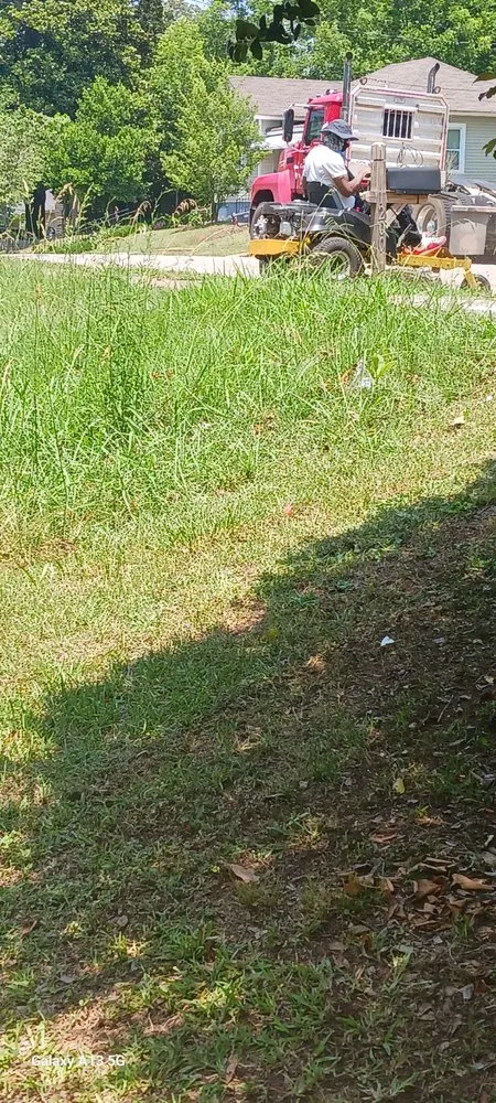 Expert lawn care service experts serving Lanett, AL - Dunson's Residential and Commercial Kleanin