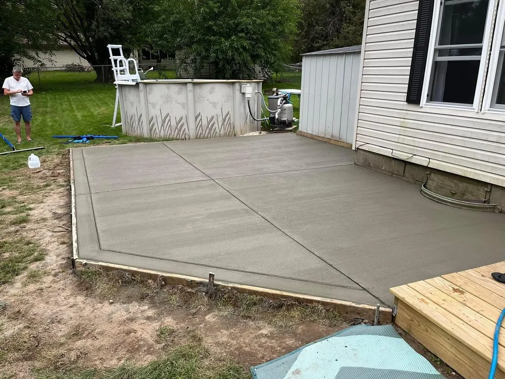 Custom garden landscaping in Lansing, MI by Duo Concrete
