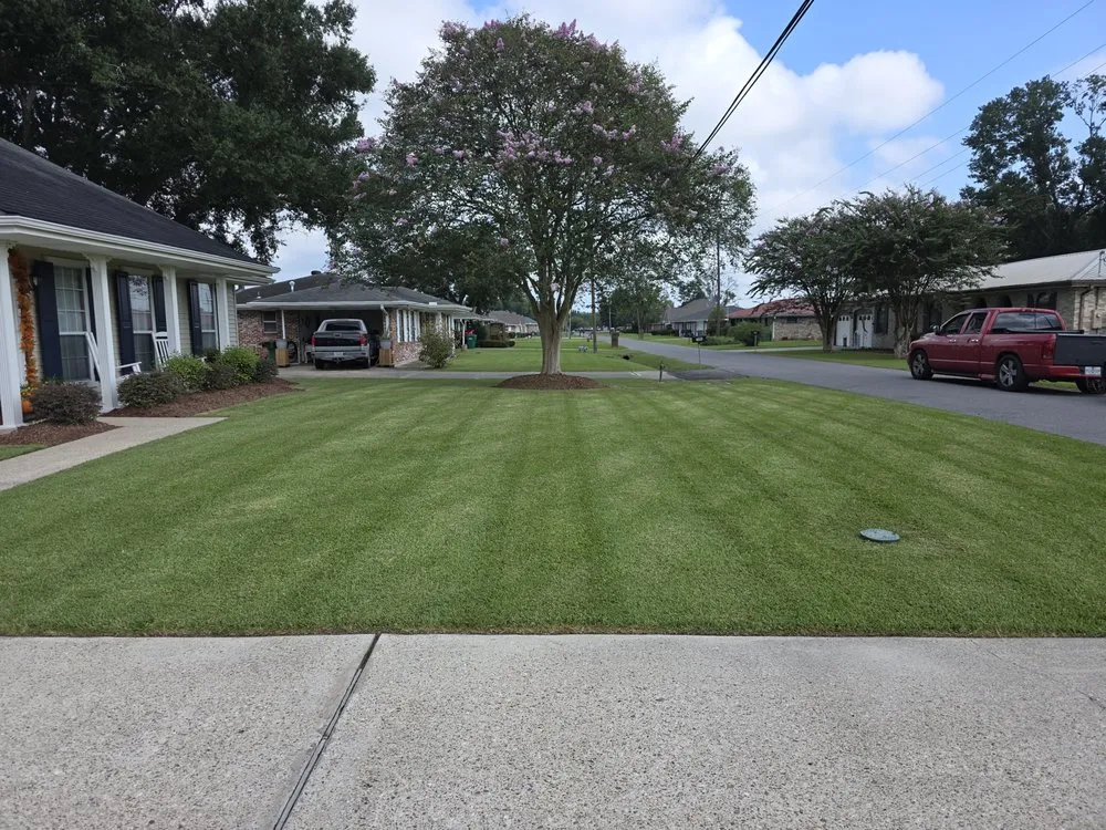 Reliable yard cleanup service with custom design in Laplace, LA by Dupre’ Lawn & Gardening Services