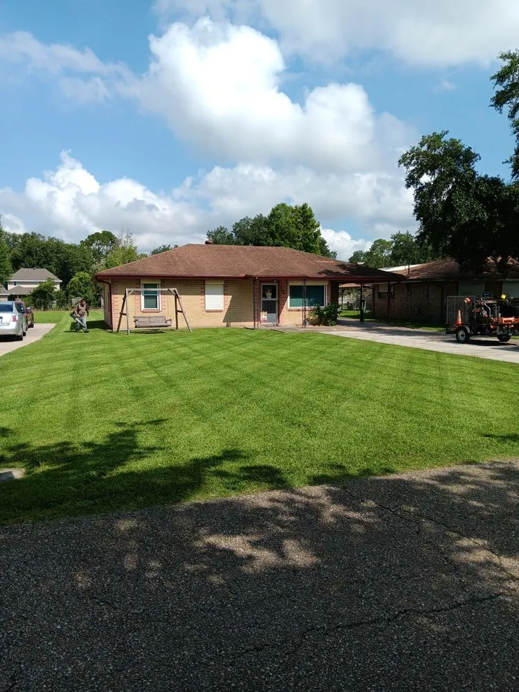 Professional lawn mowing service in Laplace, LA - Dupre’ Lawn & Gardening Services