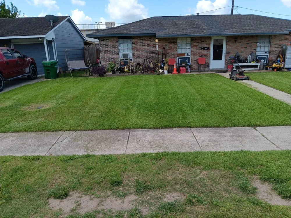 Custom lawn mowing service in Laplace, LA by Dupre’ Lawn & Gardening Services