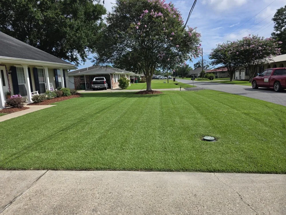 Local residential landscaping in Laplace, LA by Dupre’ Lawn & Gardening Services