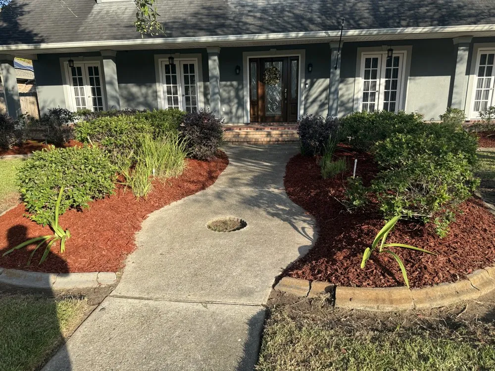 Top-rated yard cleanup service with custom design in Laplace, LA by Dupre’ Lawn & Gardening Services