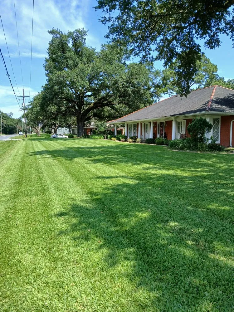 Trusted outdoor landscaping for beautiful yards in Laplace, LA by Dupre’ Lawn & Gardening Services