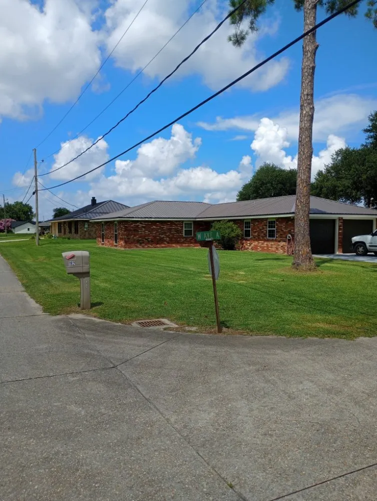 Local garden landscaping for homes across Galliano, LA - Dupree's Lawn Service