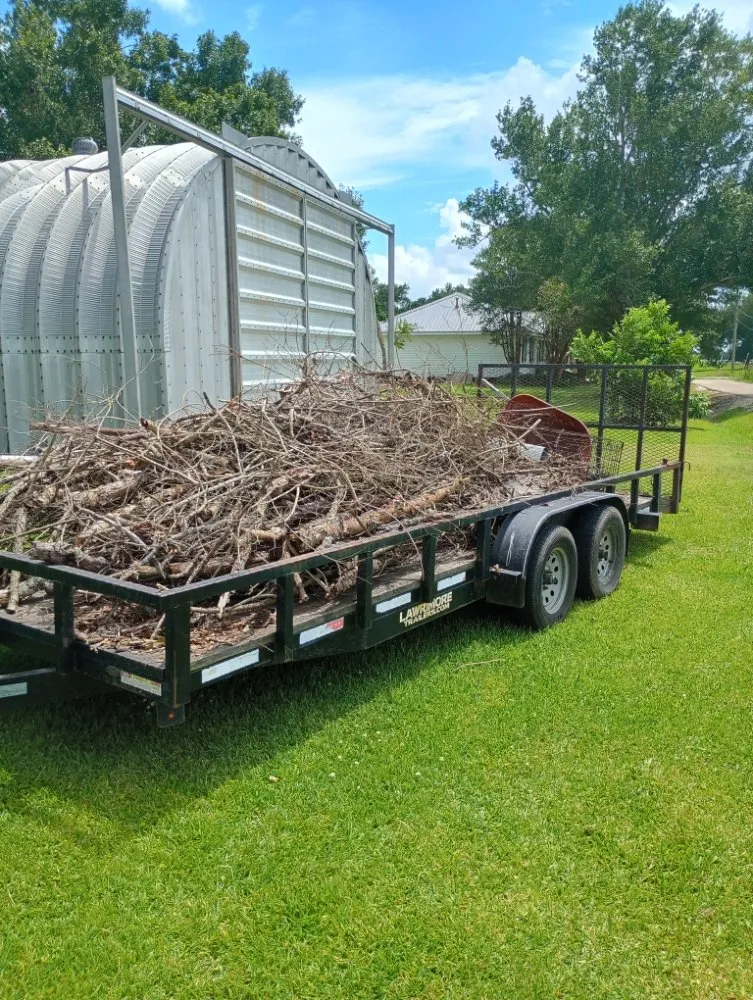 Custom lawn mowing service experts serving Galliano, LA - Dupree's Lawn Service