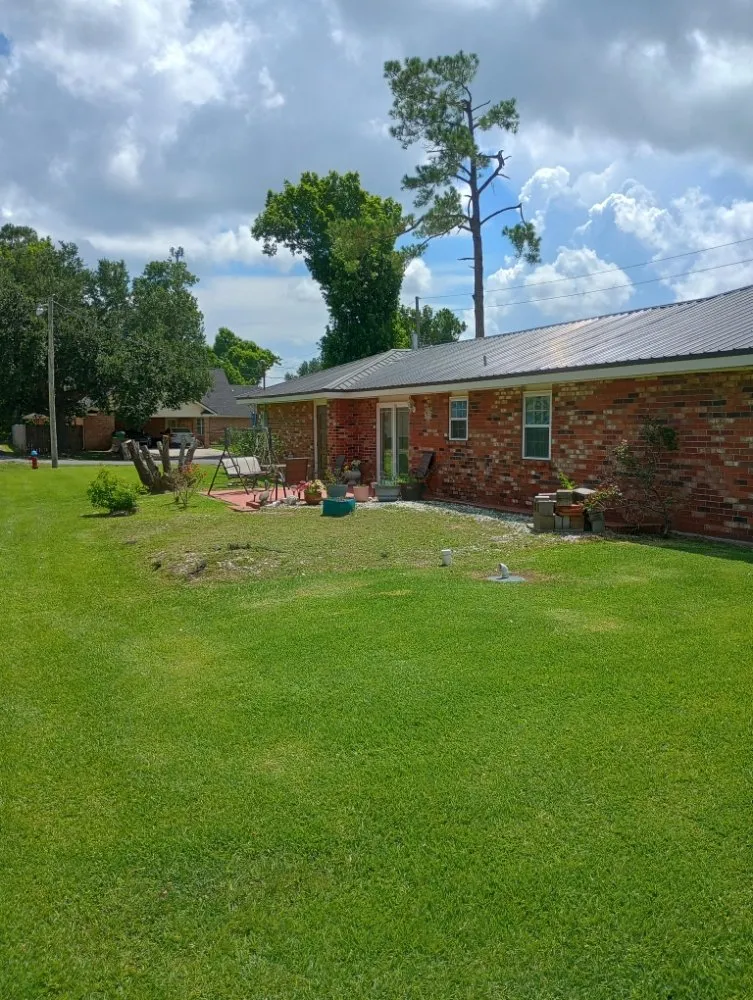 Local yard maintenance with custom design across Galliano, LA - Dupree's Lawn Service
