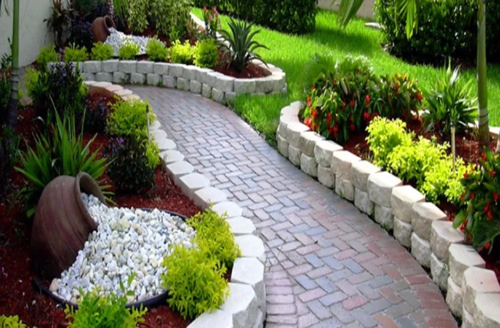 Expert lawn mowing service in Richmond, CA - Duque's Landscape & Handyman Services