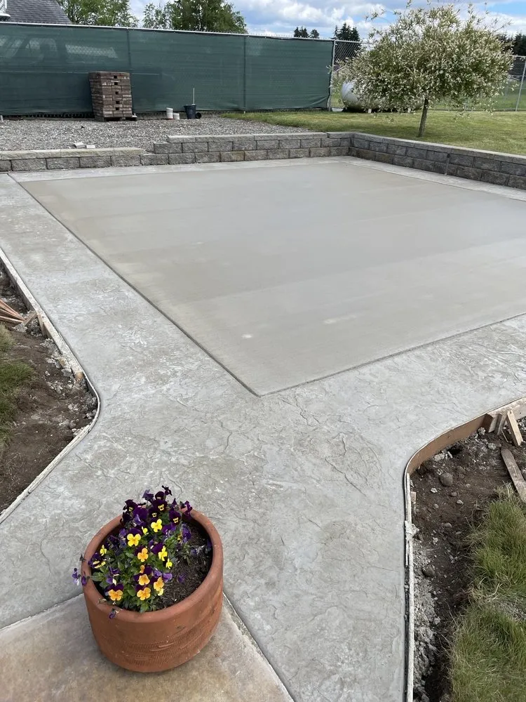 Top-rated lawn mowing service experts serving Lacey, WA - Dustin Concrete