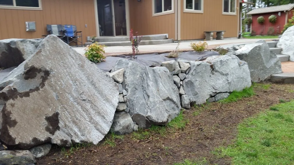 Top-rated yard maintenance for year-round maintenance in Lacey, WA by Dustin Concrete