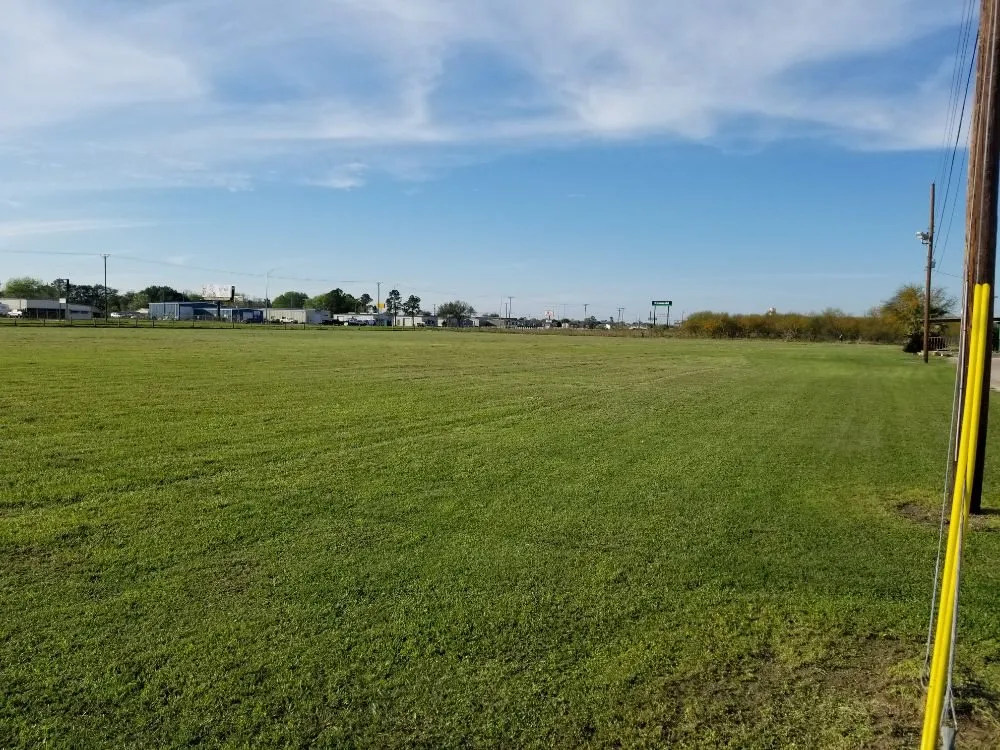 Custom landscape installation experts serving Victoria, TX - Dusty Truck Landscaping