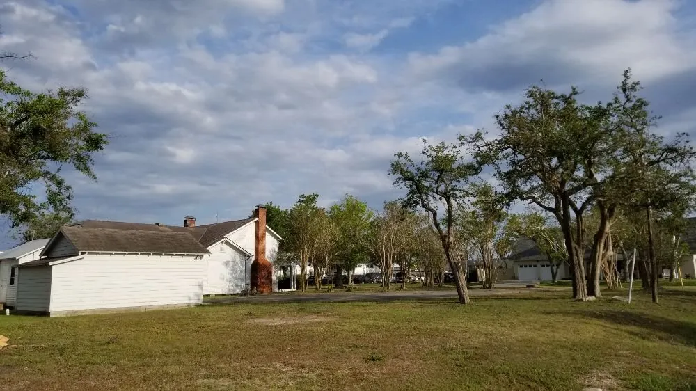 Expert residential landscaping experts serving Victoria, TX - Dusty Truck Landscaping