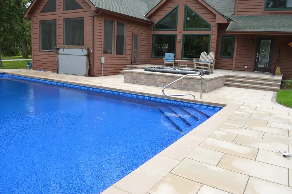 Top-rated outdoor landscaping experts serving New Lenox, IL - Dutch Barn Landscaping