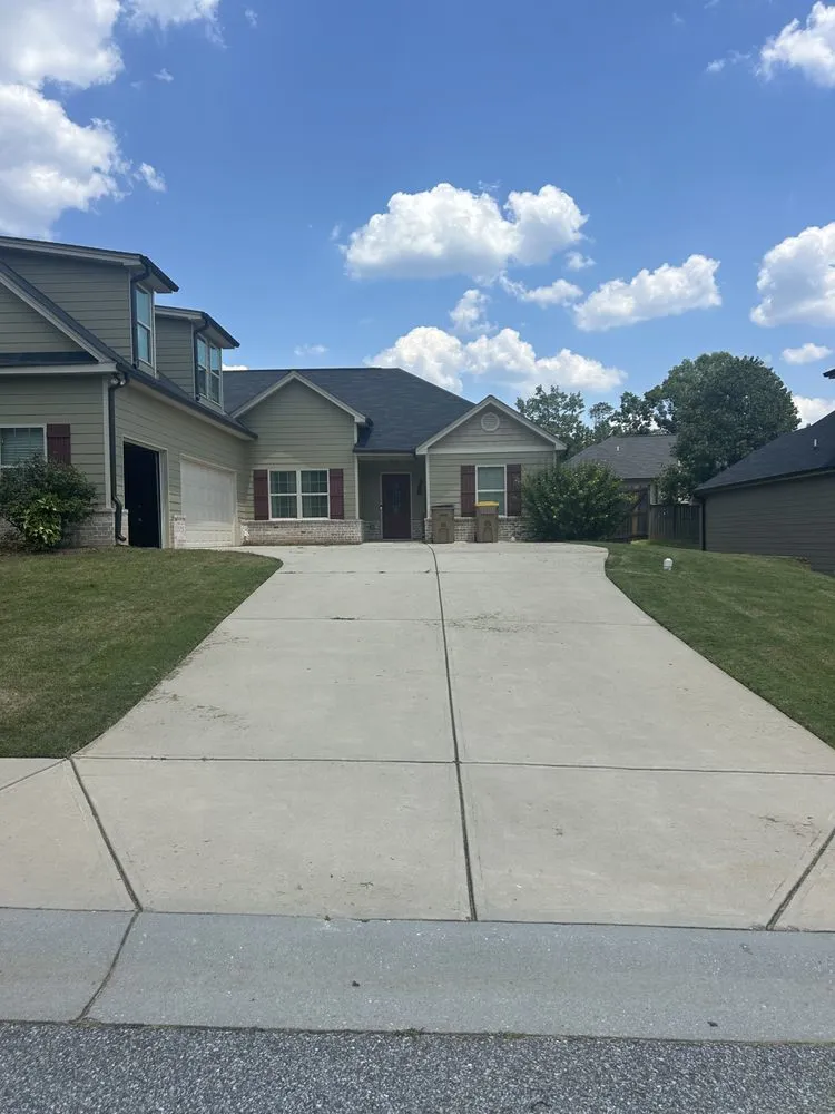 Local lawn care service near you in Lawrenceville, GA by Dutch Lawn Care