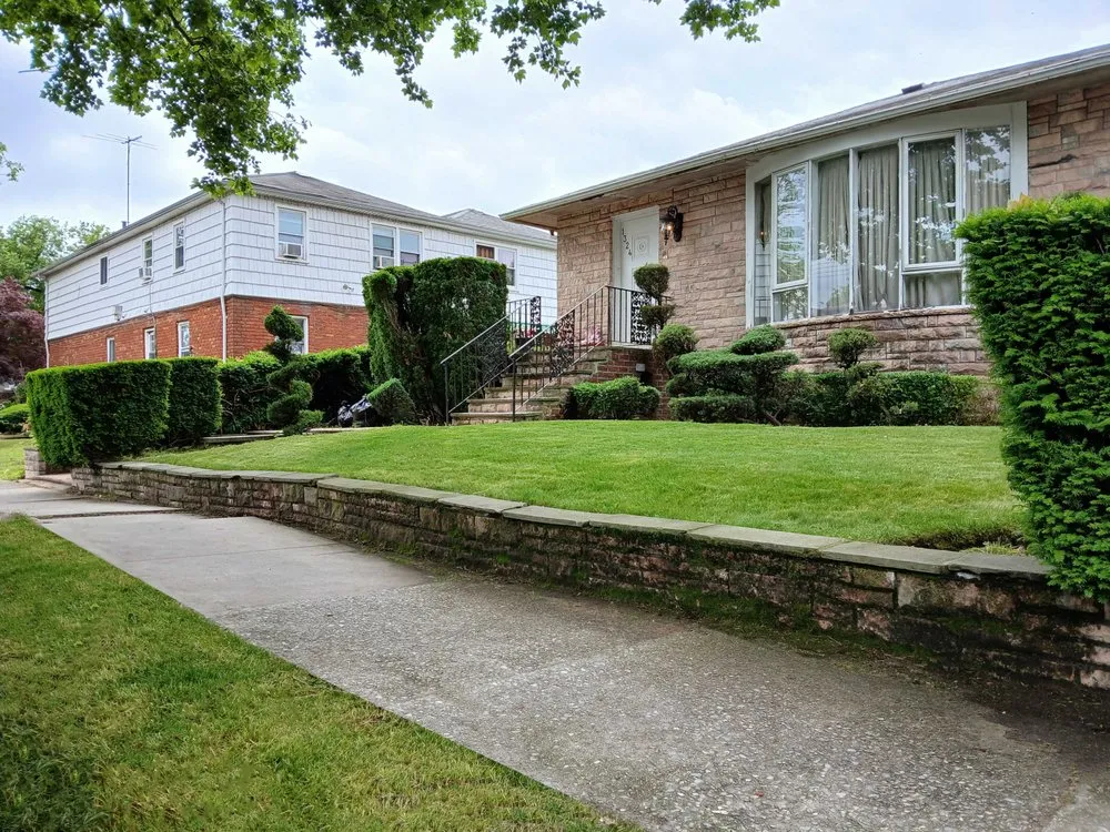 Affordable garden landscaping for outdoor upgrades in Howard Beach, NY by DV & B Express