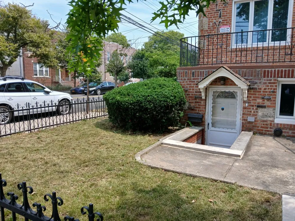 Reliable yard maintenance in Howard Beach, NY - DV & B Express