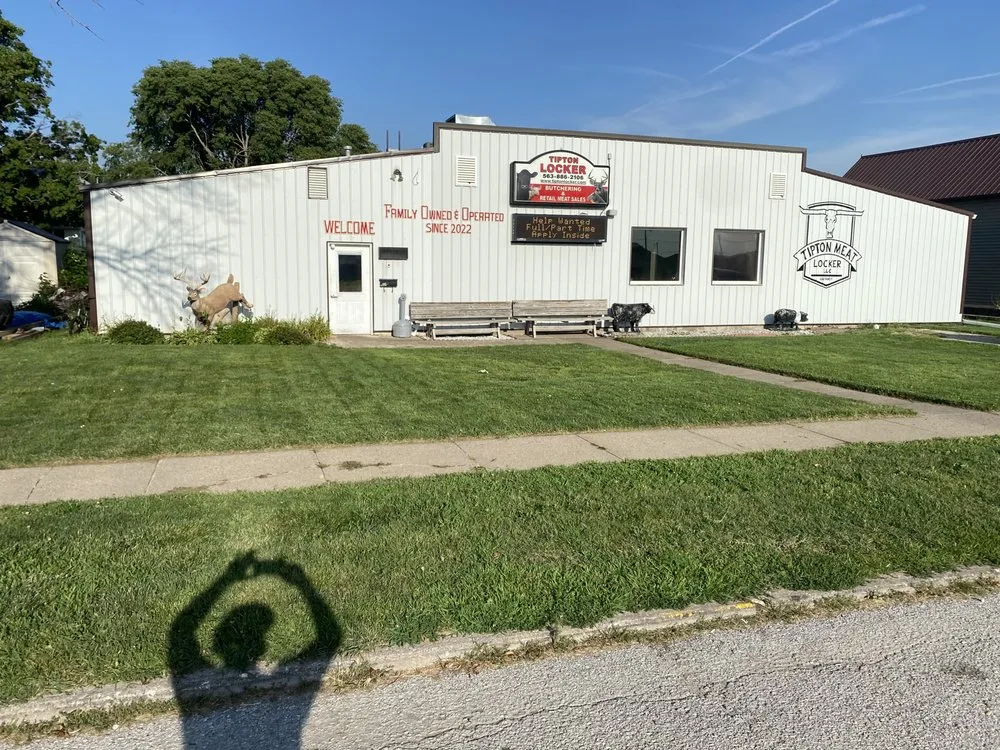 Professional yard maintenance experts serving North Liberty, IA - D’Ville Lawn Care and Cleaning Services