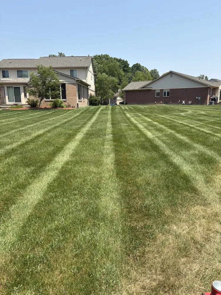 Custom lawn mowing service in Warren, MI by D&W landscaping