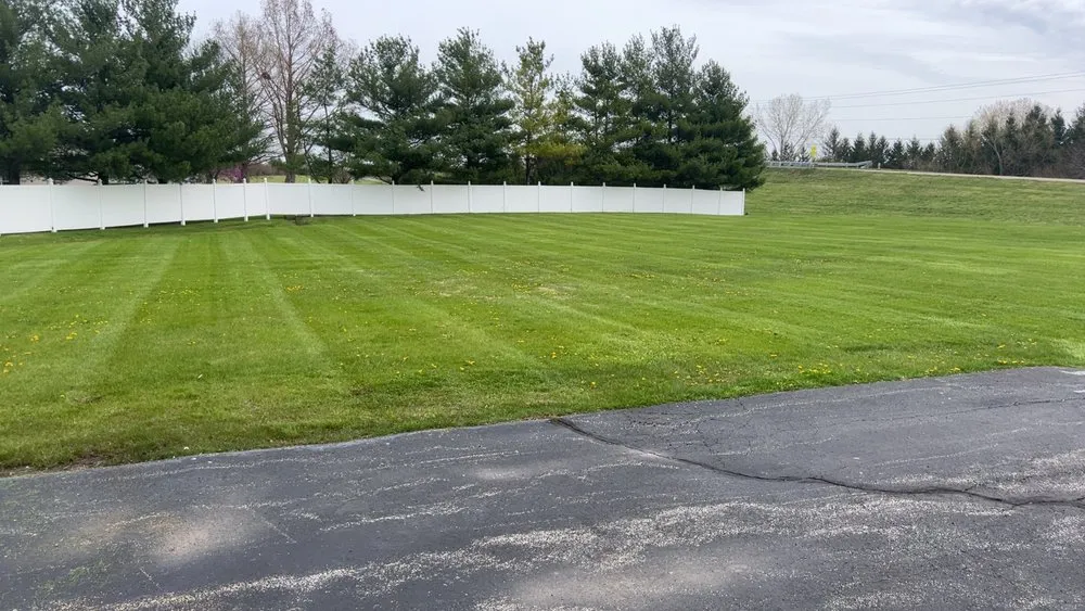 Custom landscape installation experts serving Decatur, IL - Dw lawn care