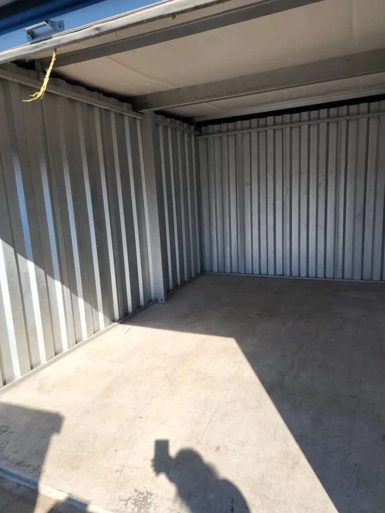 Professional yard maintenance for beautiful yards in Lansing, IL by Dworknetic