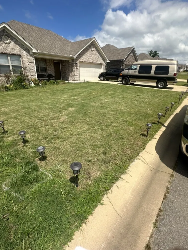 Expert lawn mowing service experts serving Tupelo, MS - Dylan’s Lawn Care