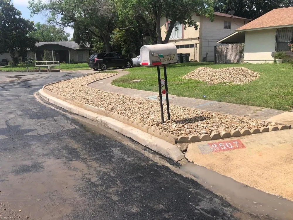 Professional garden landscaping experts serving San Antonio, TX - Dynamic Landscaping and Junk Hauling