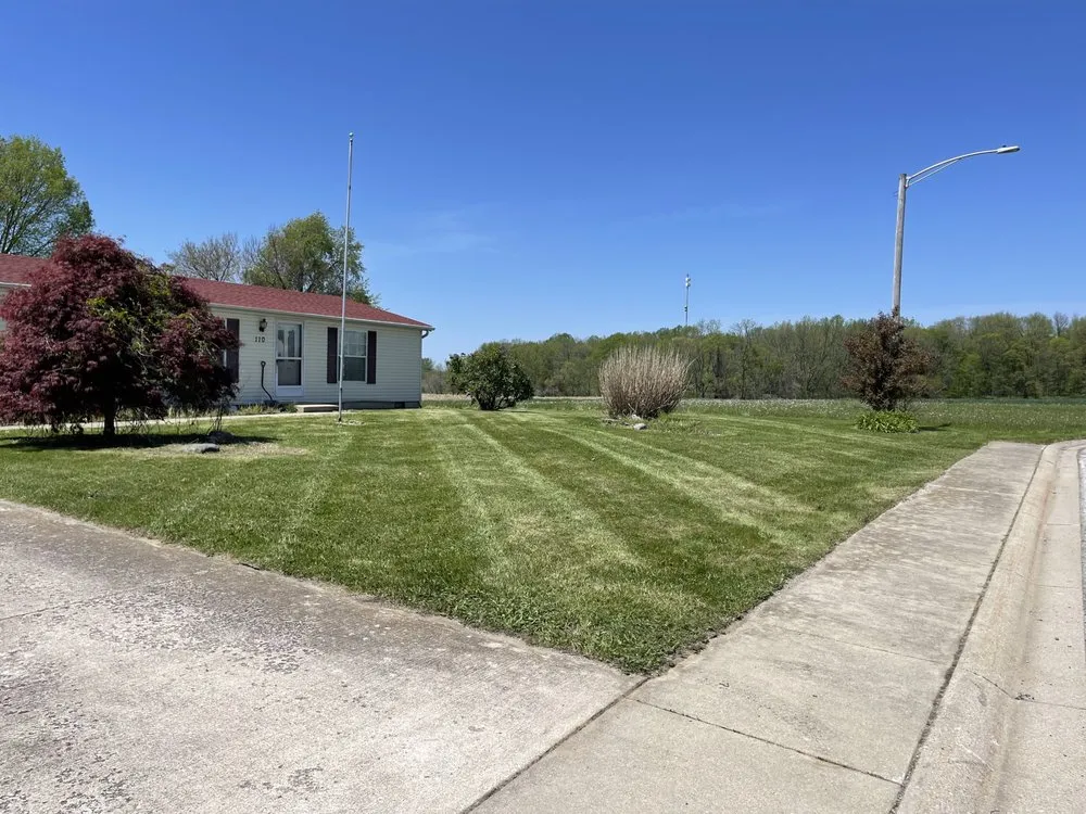 Reliable yard maintenance with custom design in Pierceton, IN by Dynamic Lawn Service