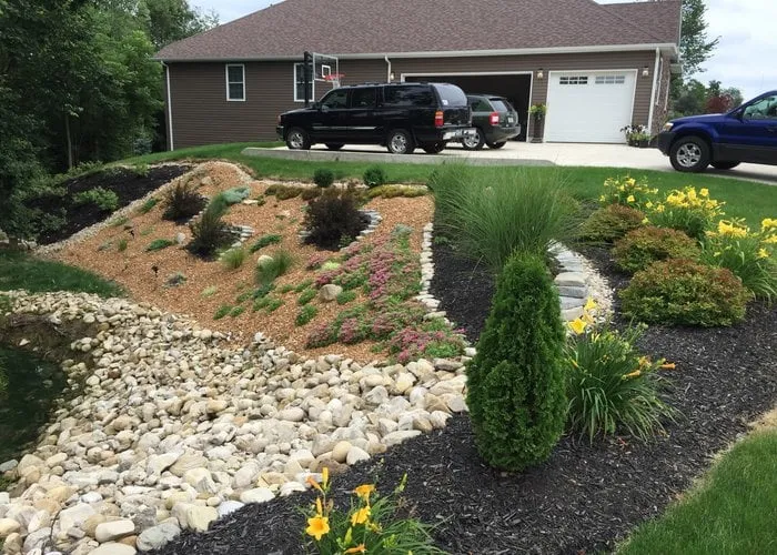 Custom garden landscaping in Findlay, OH by Dynamic Property Services LLC