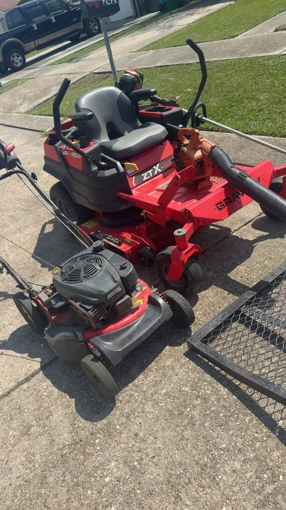 Expert lawn mowing service for year-round maintenance across Marrero, LA - Dyno Hauling