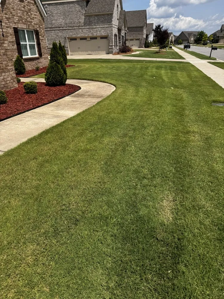 Professional lawn mowing service in Montgomery, AL - Dyno Lawn Services
