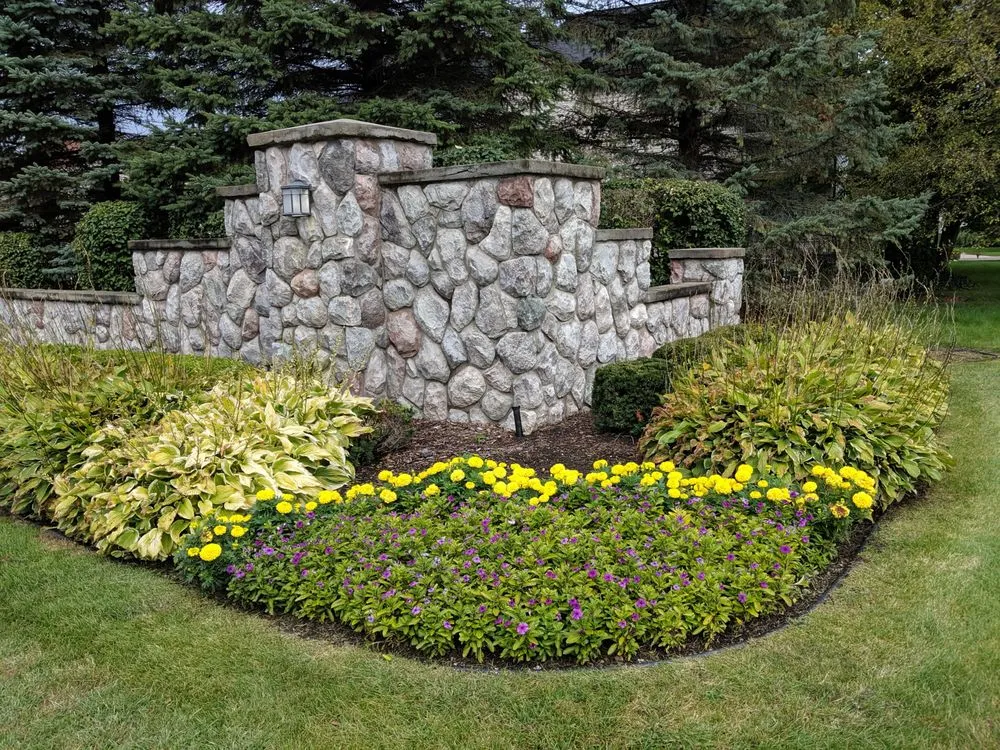 Top-rated yard cleanup service in Farmington Hills, MI - E & B Maintenance Service