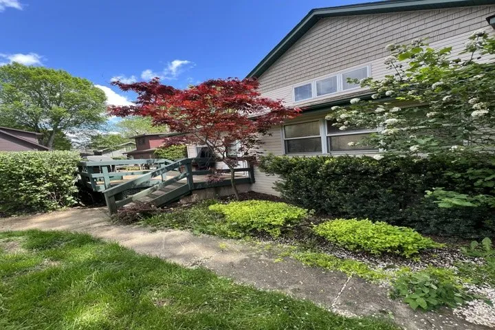 Custom landscape design experts serving Lakemoor, IL - E & D Landscaping