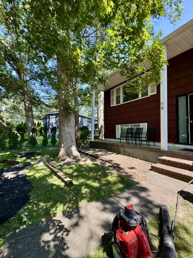 Local residential landscaping with custom design in Lakewood, NJ by E & E Landscaping