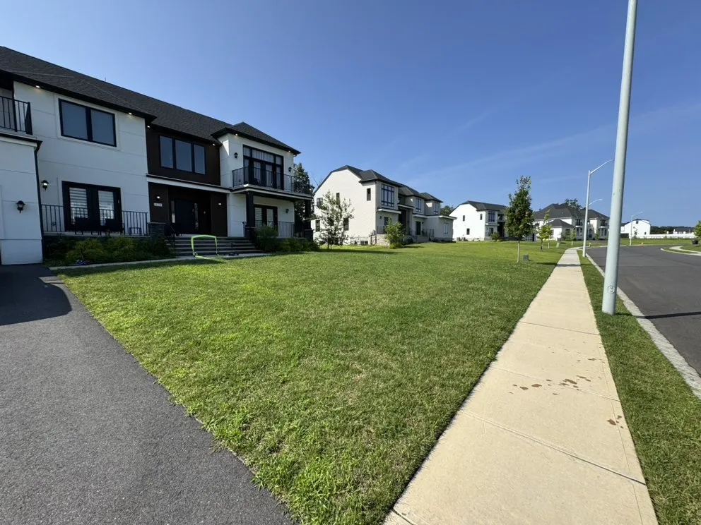 Custom landscaping services with custom design in Lakewood, NJ by E & E Landscaping