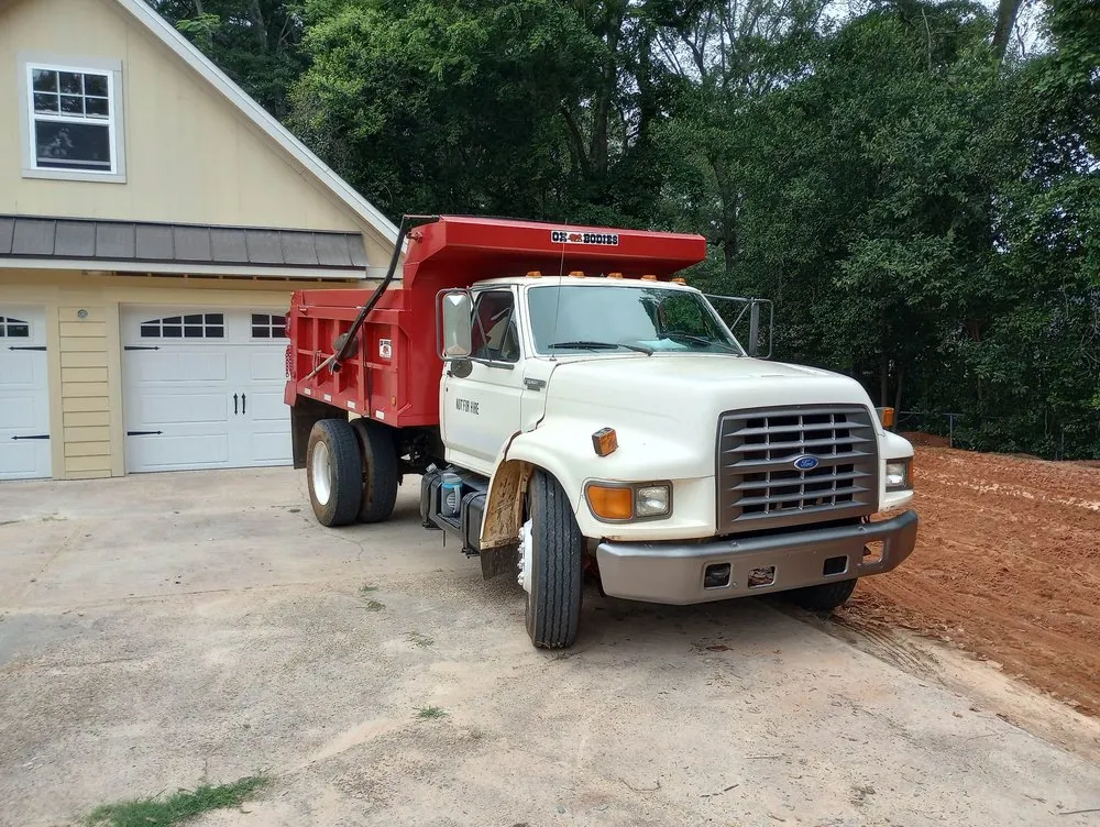 Local yard cleanup service for homes in Ashford, AL by E & j clean up