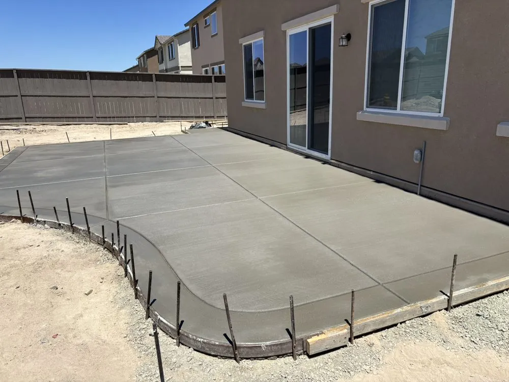 Professional yard cleanup service for beautiful yards in Sparks, NV by E & L Construction