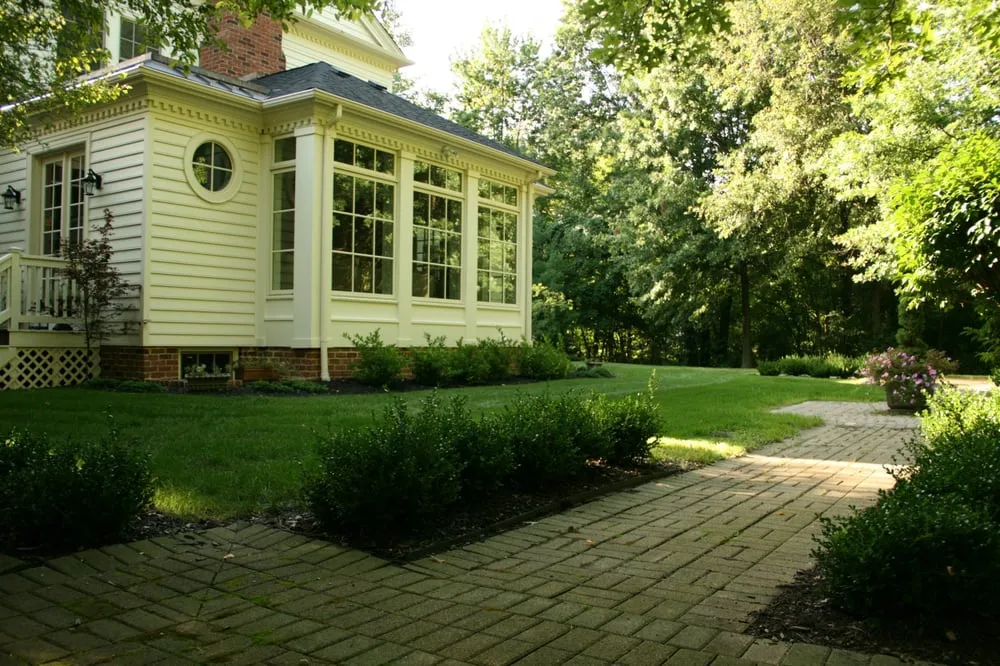 Professional garden landscaping in Columbus, OH - E & L Lawn Care